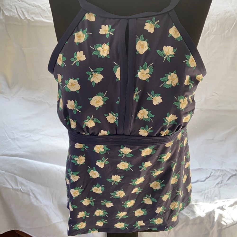 Lands End women’s bathing suit top 14